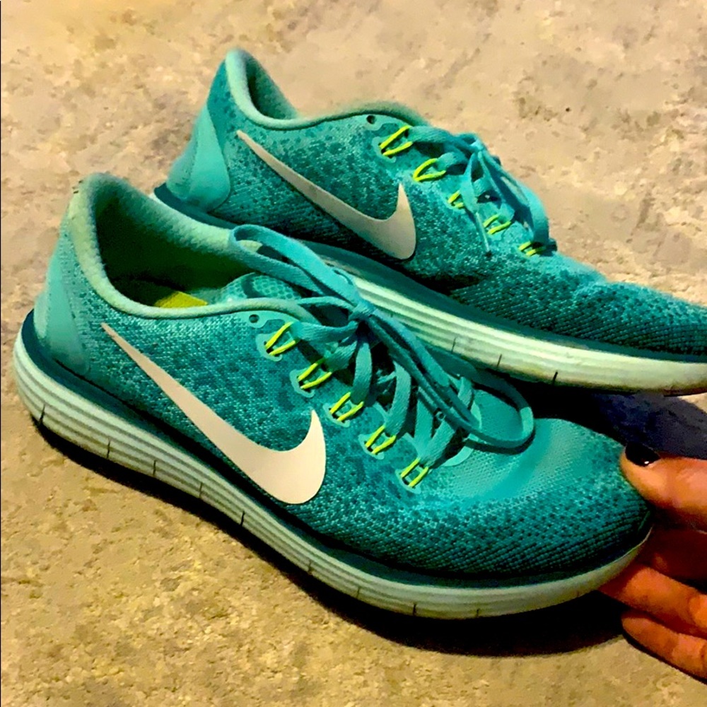 Nike tennis shoes
